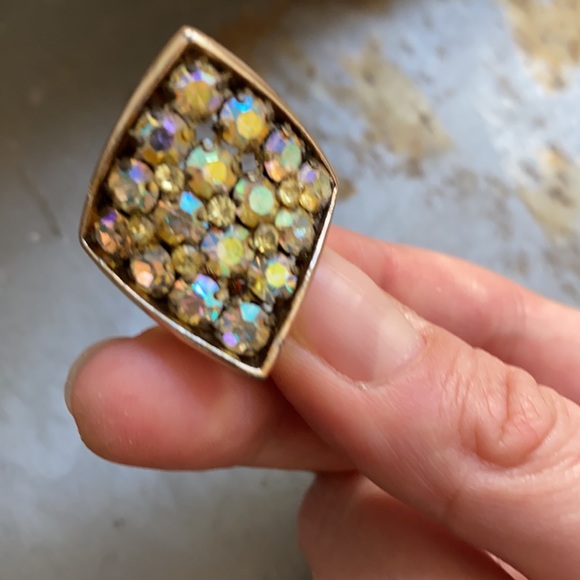 Fun vintage clip on earrings! - Picture 4 of 4